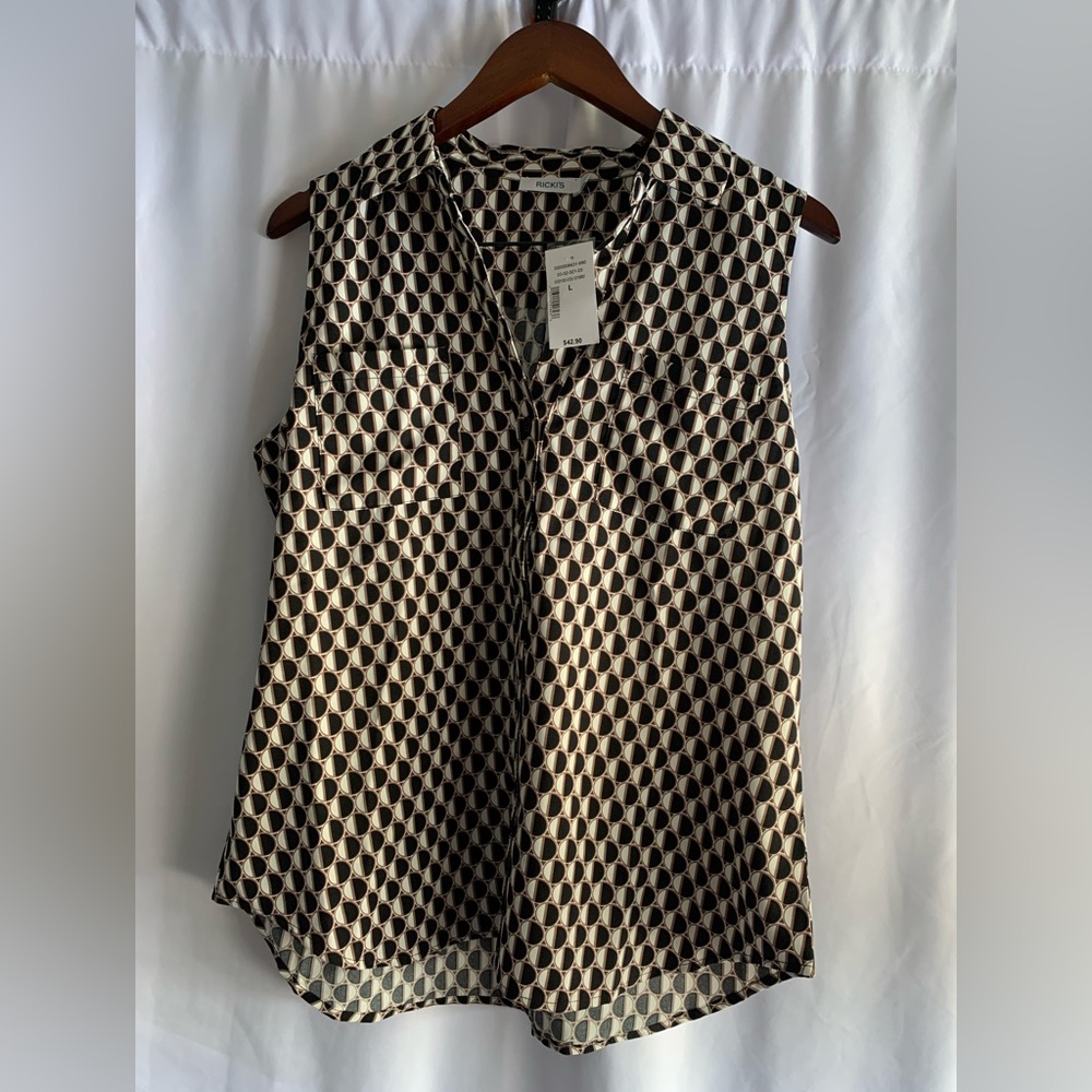 Black, beige, white sleeveless top